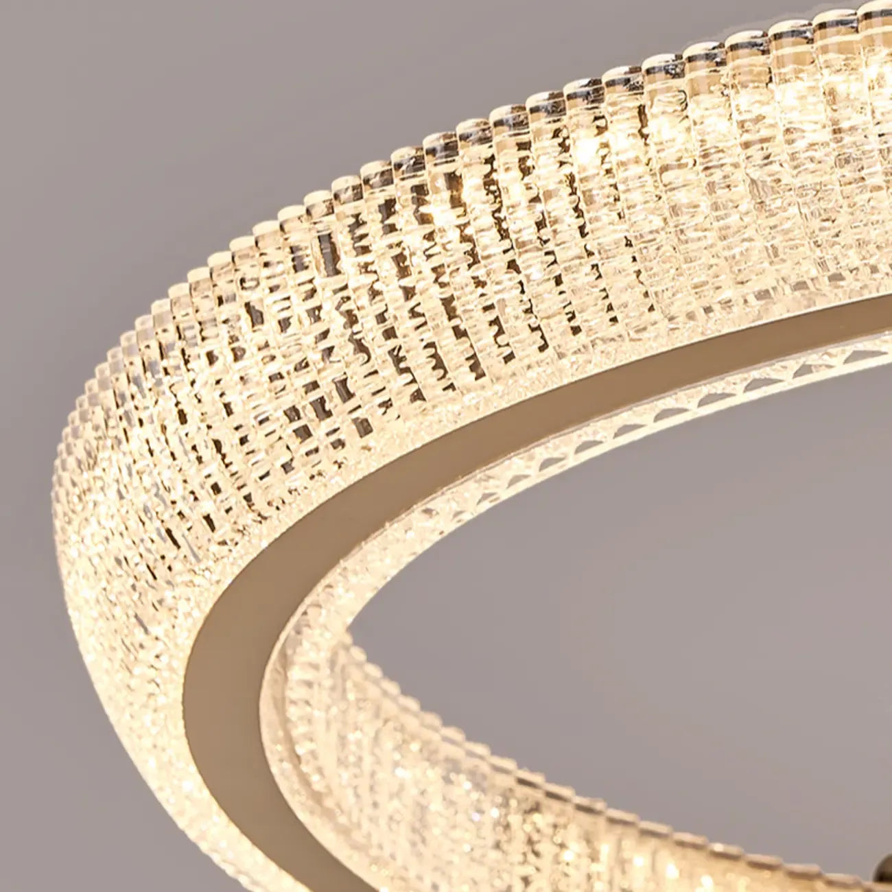 Lustre LED glamour en cristal doré à plusieurs cercles