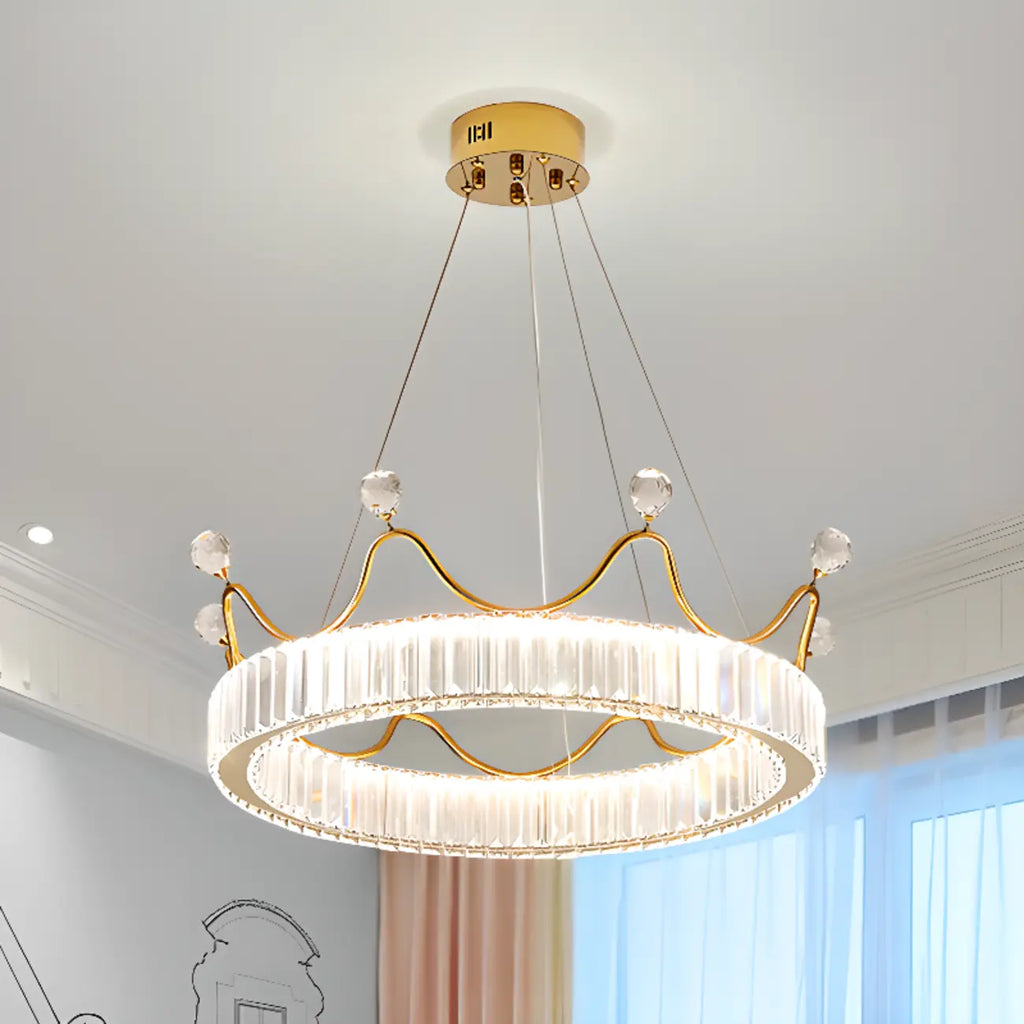 Lustre élégant en cristal doré à LED en forme de couronne