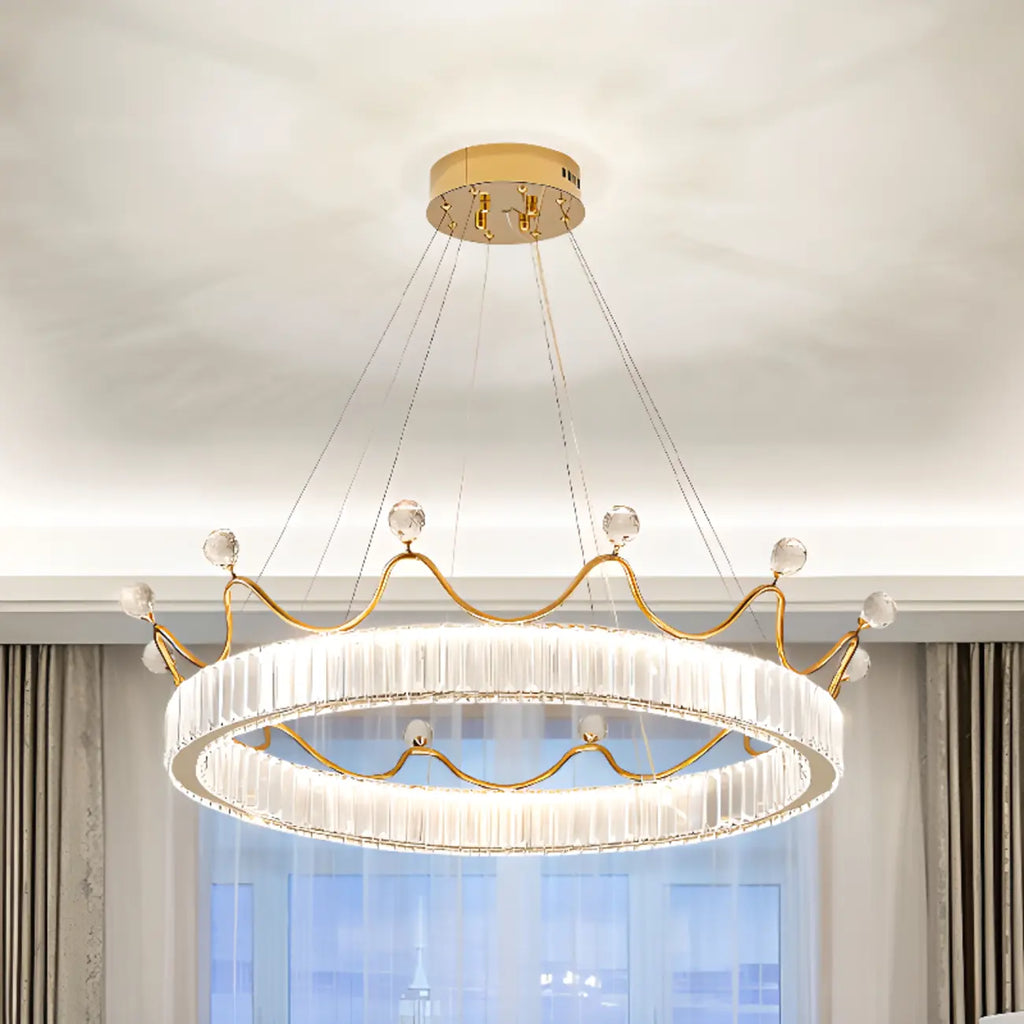 Lustre élégant en cristal doré à LED en forme de couronne