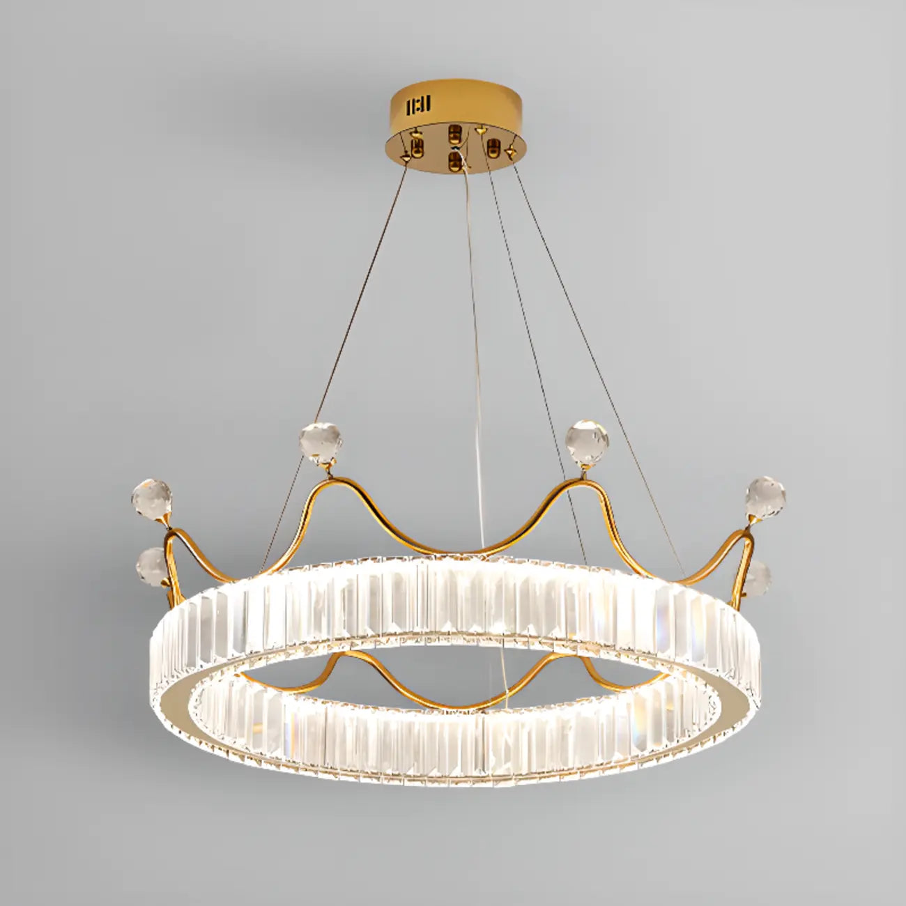 Lustre élégant en cristal doré à LED en forme de couronne