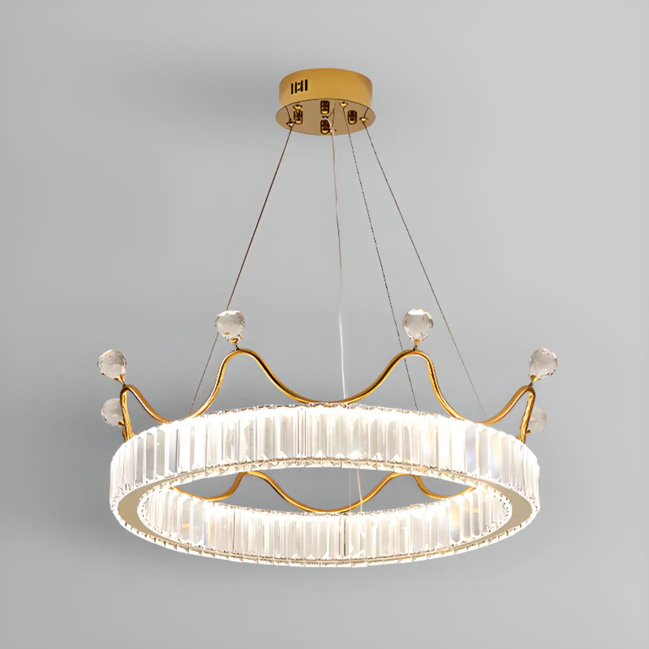 Lustre élégant en cristal doré à LED en forme de couronne