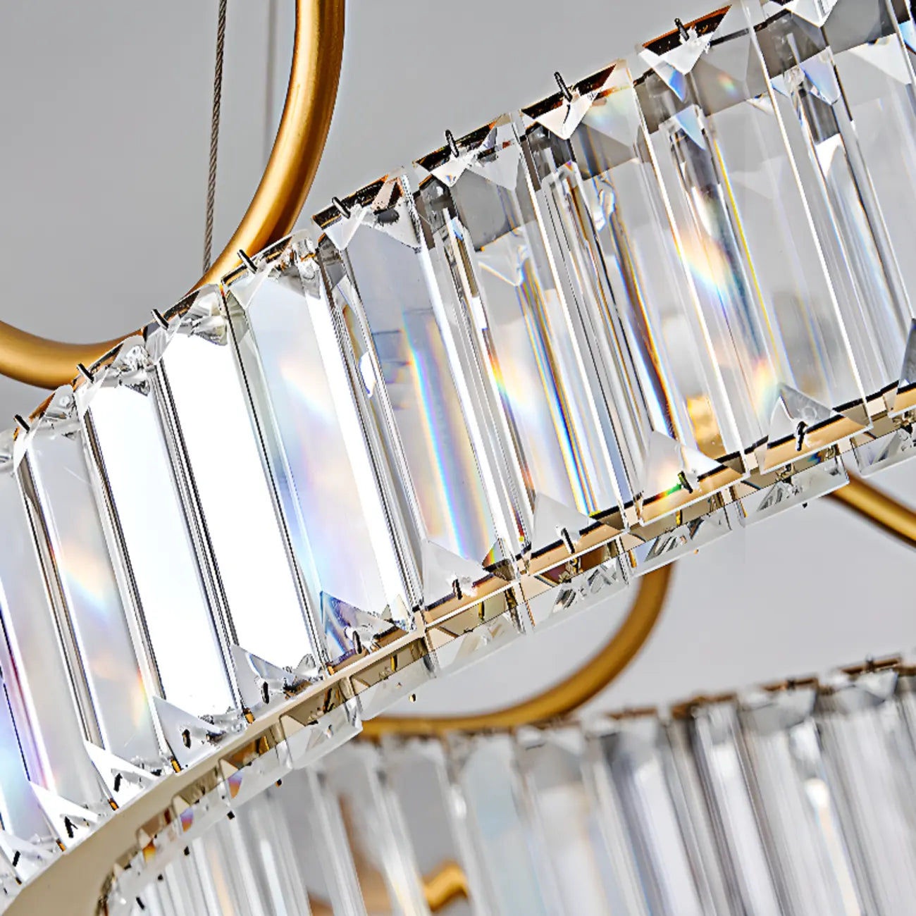 Lustre élégant en cristal doré à LED en forme de couronne