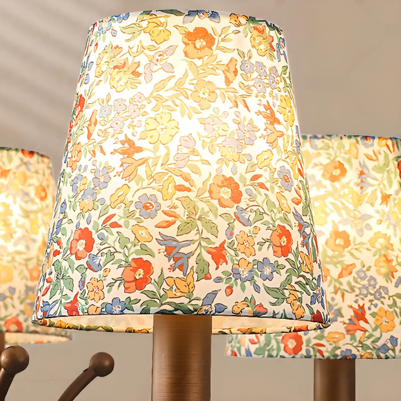 Lustre tonneau en tissu à motif floral bronze rustique