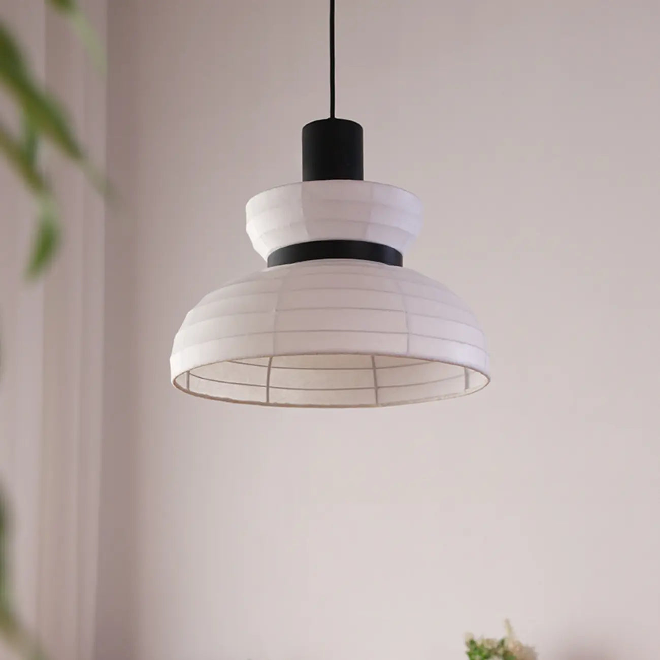 Suspension minimaliste et élégante en soie blanche pour cuisine