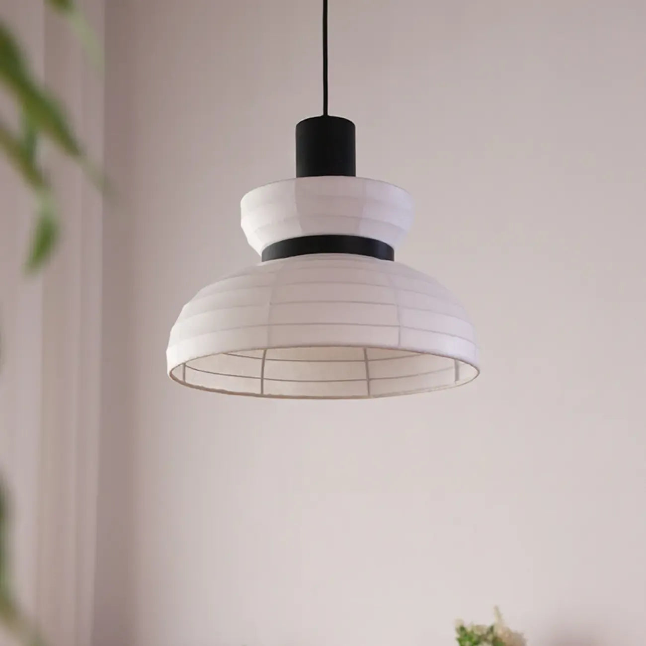 Suspension minimaliste et élégante en soie blanche pour cuisine