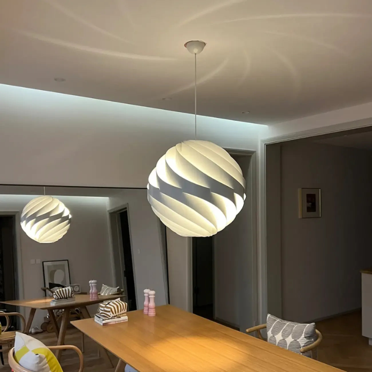 Lampadario a sospensione a globo in alluminio artistico per isola cucina