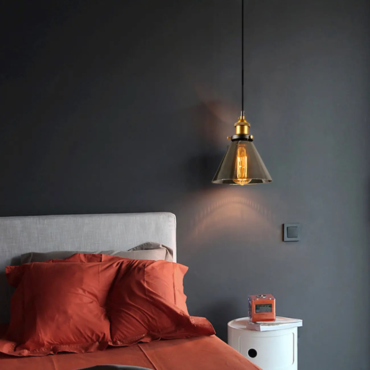 Suspension moderne géométrique en verre doré pour chambre à coucher