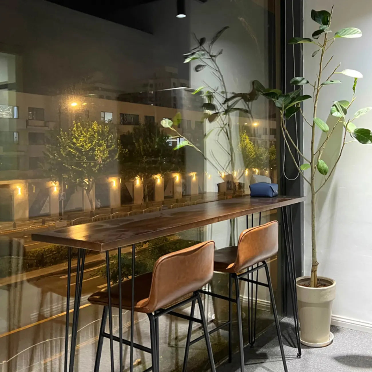 Tables de bar modernes en bois de cacao avec pieds en acier en forme d'épingle à cheveux