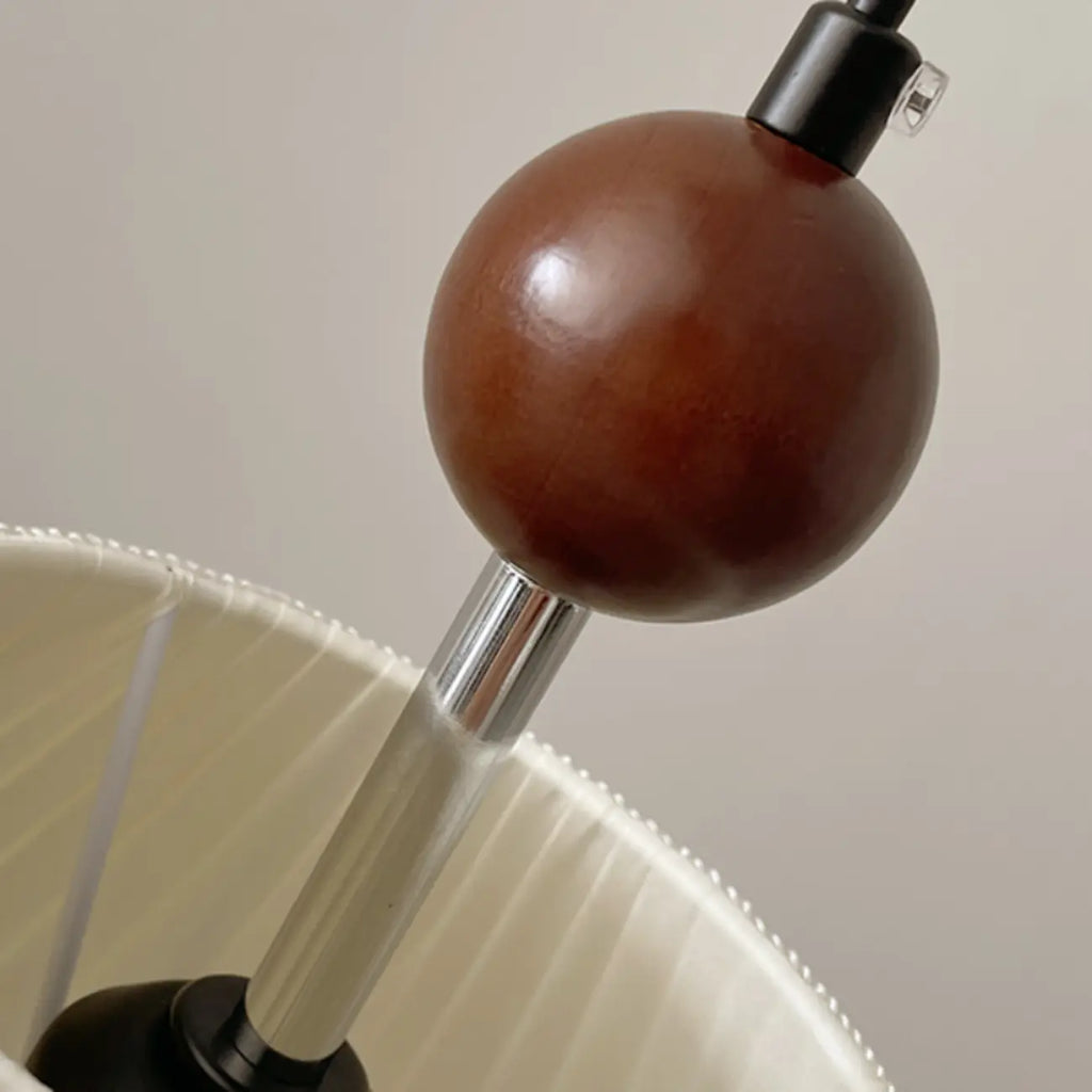 Suspension d'intérieur en tissu plissé blanc en forme de cône tronqué