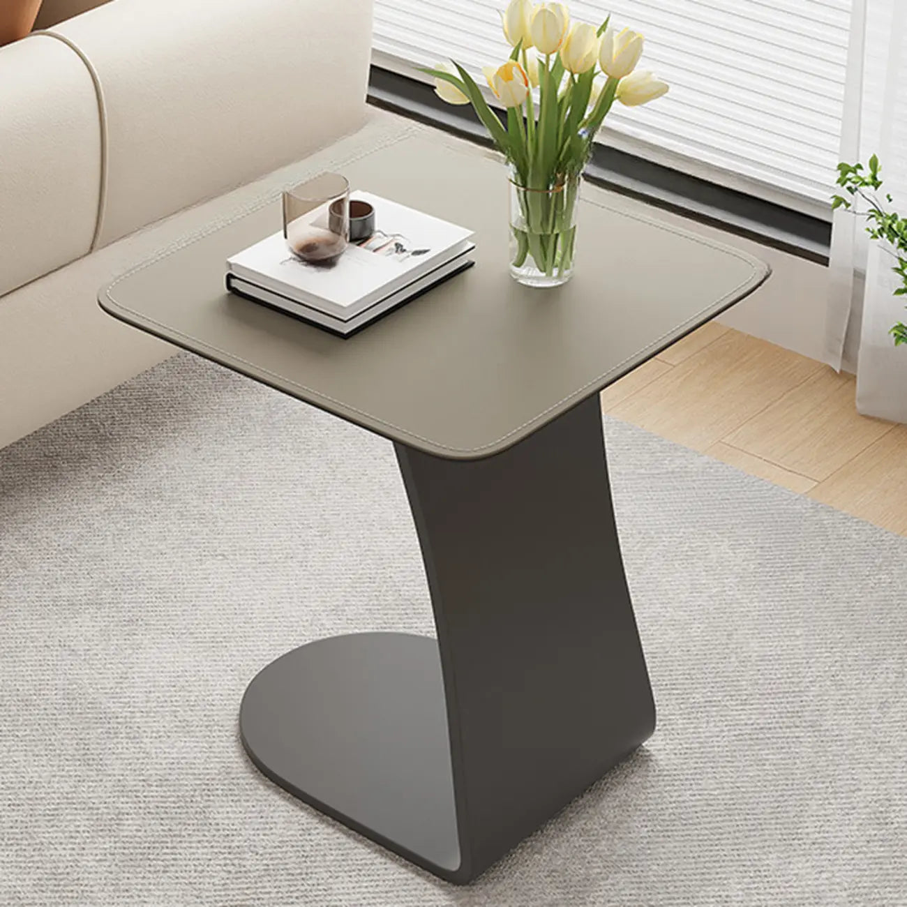 Table d'appoint carrée en métal avec plateau en cuir HomeyFad en forme de C
