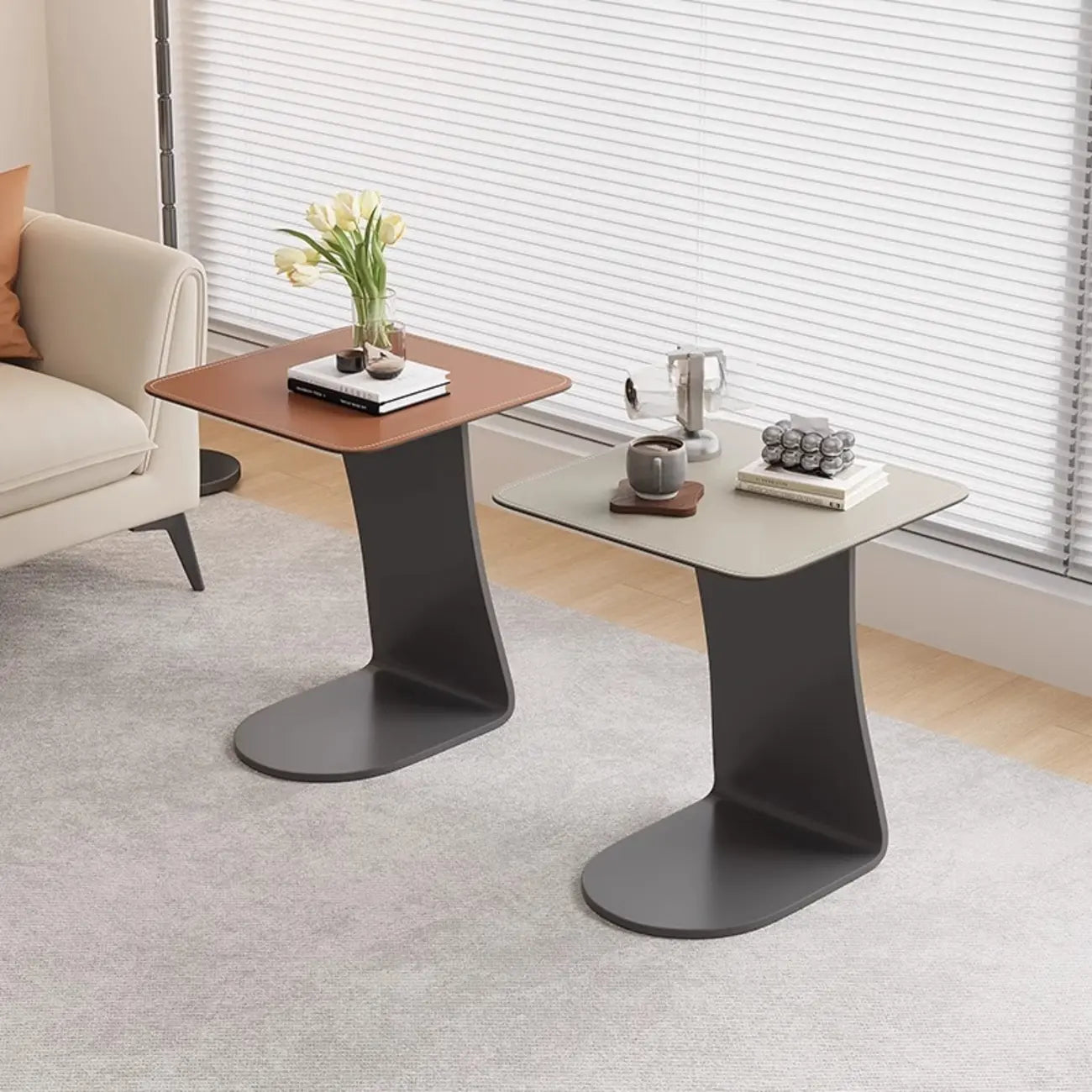 Table d'appoint carrée en métal avec plateau en cuir HomeyFad en forme de C