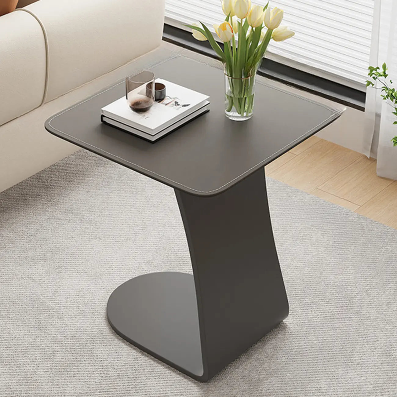 Table d'appoint carrée en métal avec plateau en cuir HomeyFad en forme de C