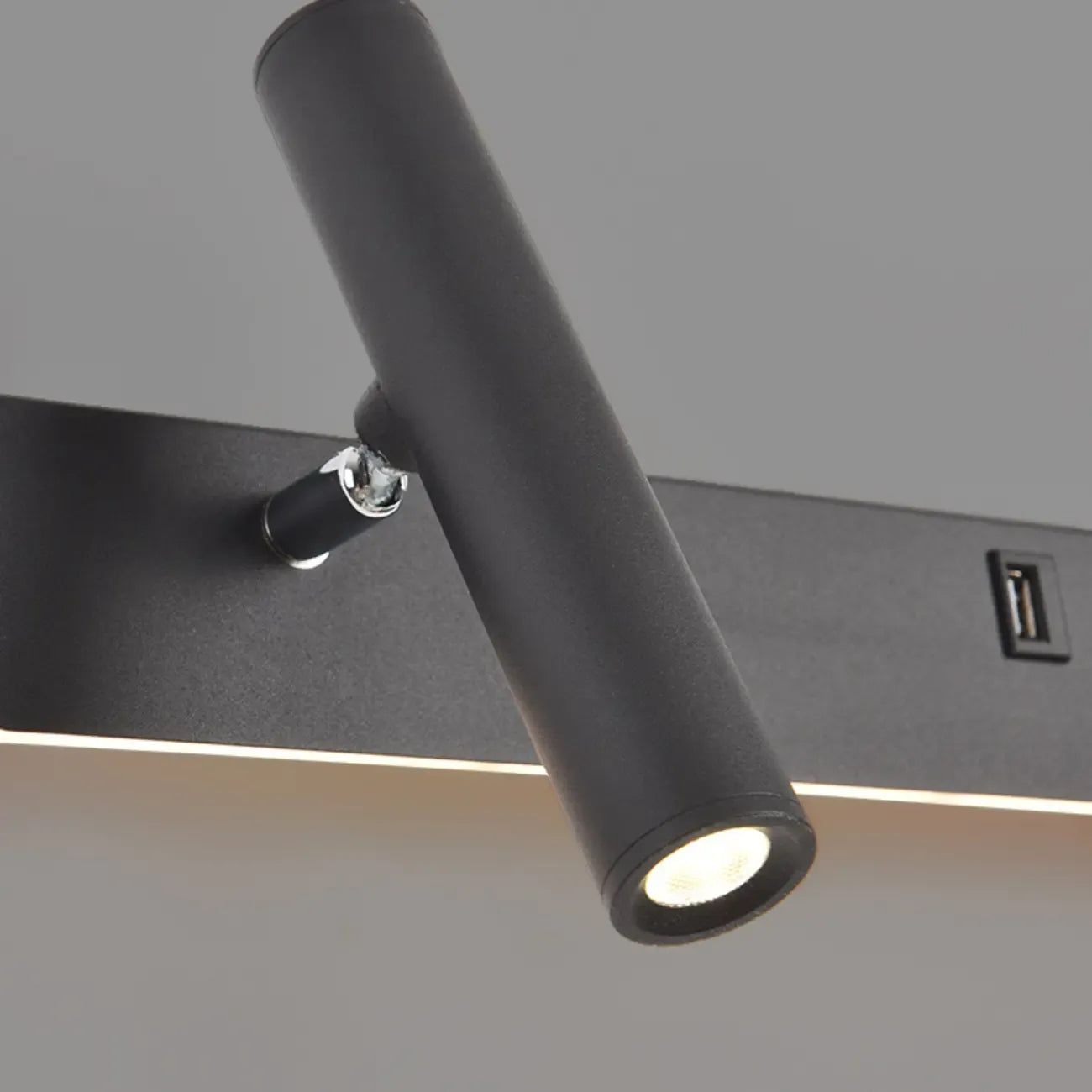 Applique murale moderne et minimaliste avec port USB et projecteur orientable