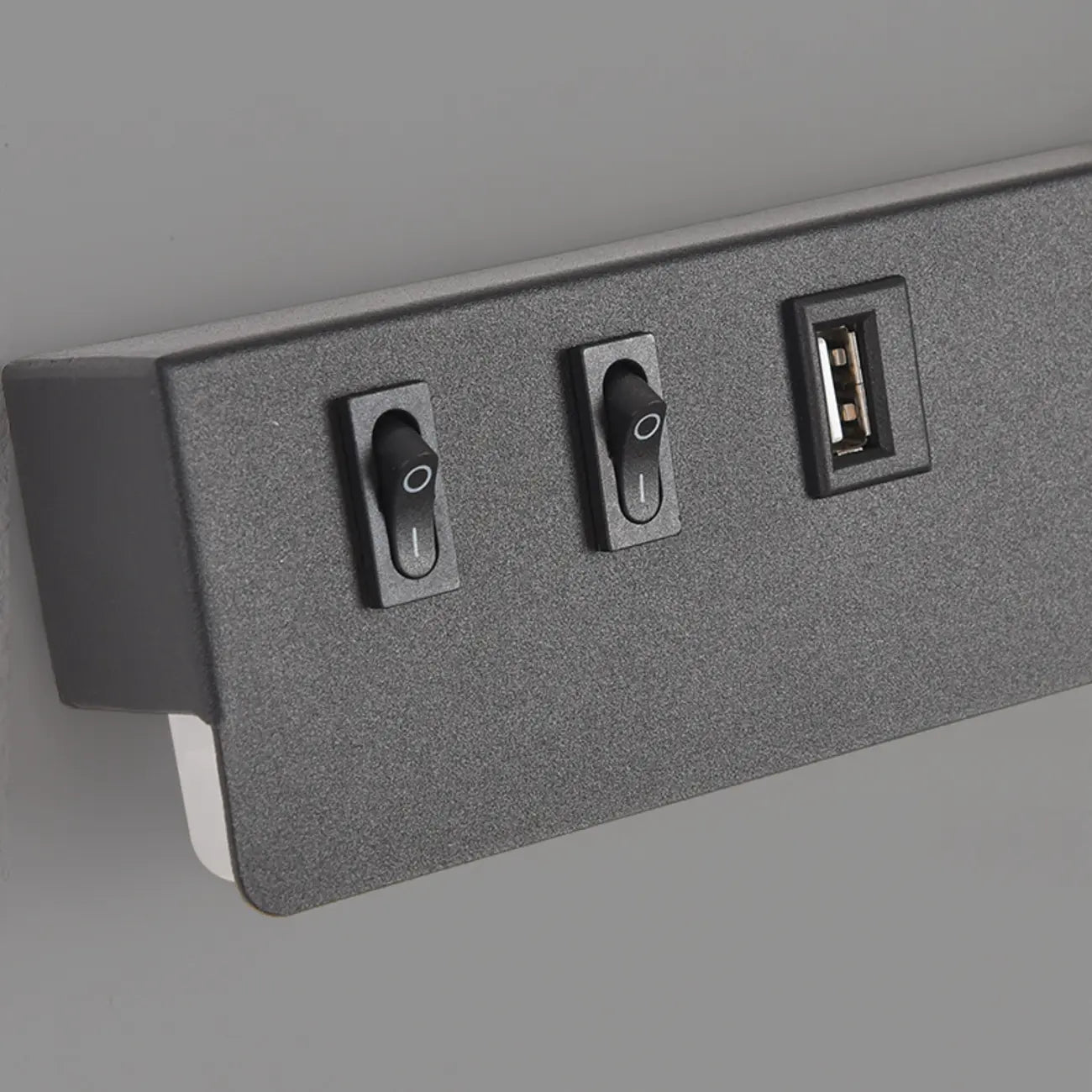 Applique murale moderne et minimaliste avec port USB et projecteur orientable