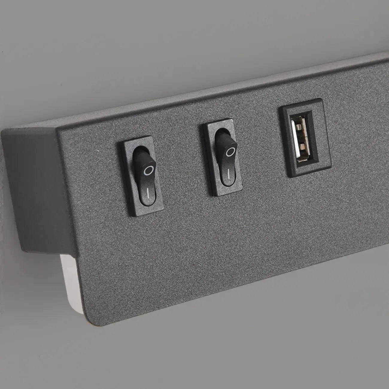 Applique murale moderne et minimaliste avec port USB et projecteur orientable
