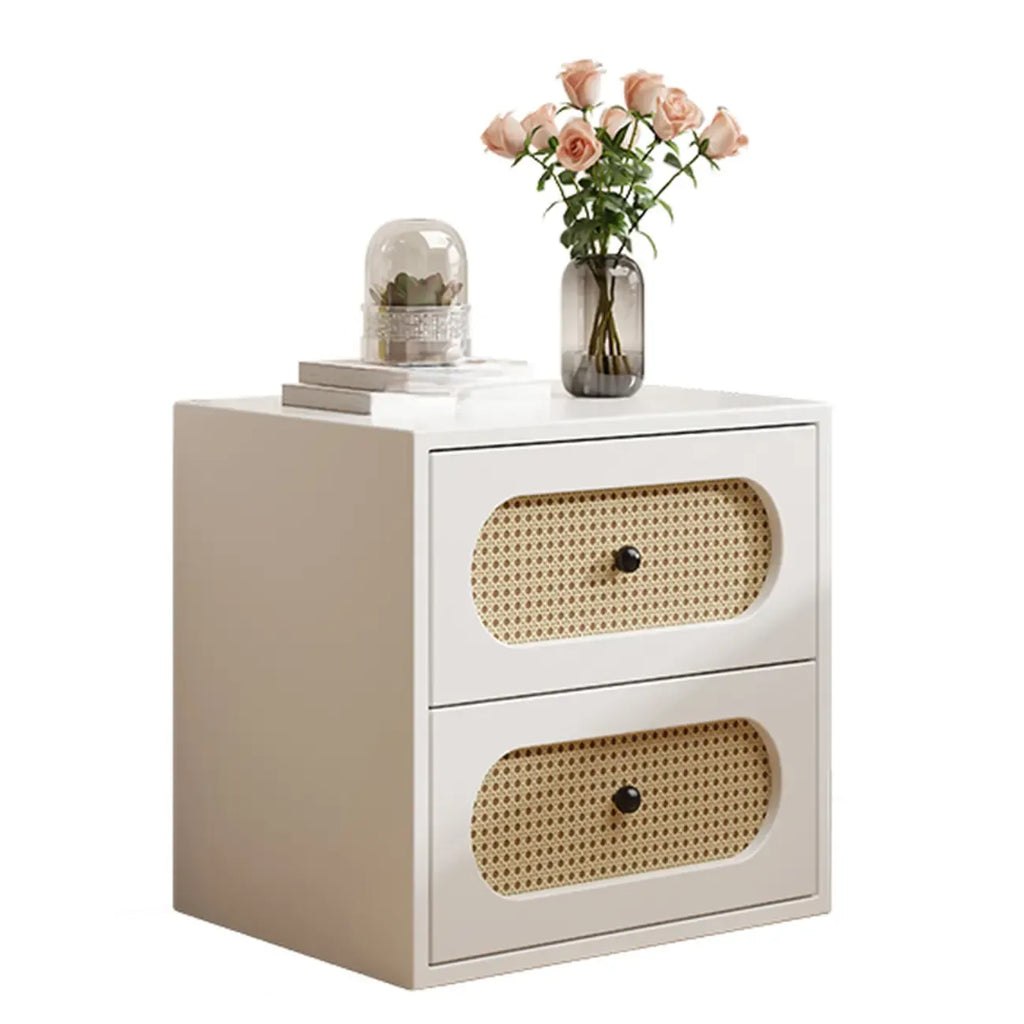 Table de chevet étroite fonctionnelle en rotin blanc à 3 tiroirs
