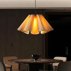 Suspension moderne en tissu beige plissé et réglable
