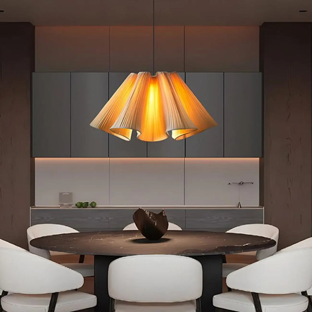 Suspension moderne en tissu beige plissé et réglable