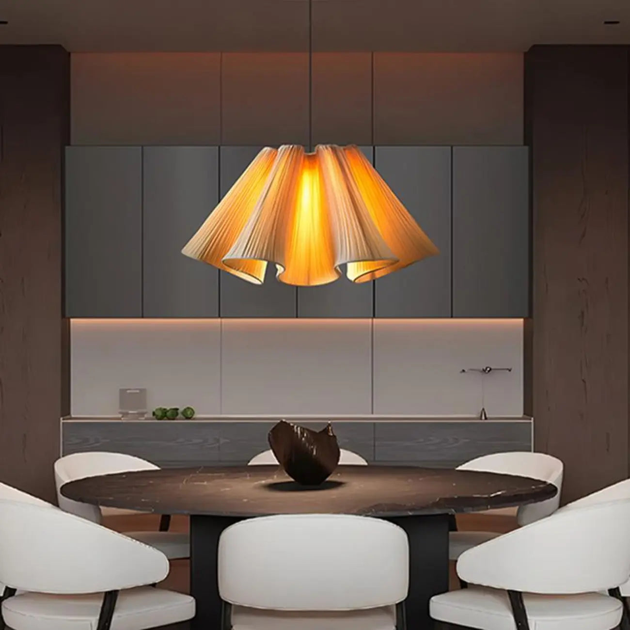 Suspension moderne en tissu beige plissé et réglable