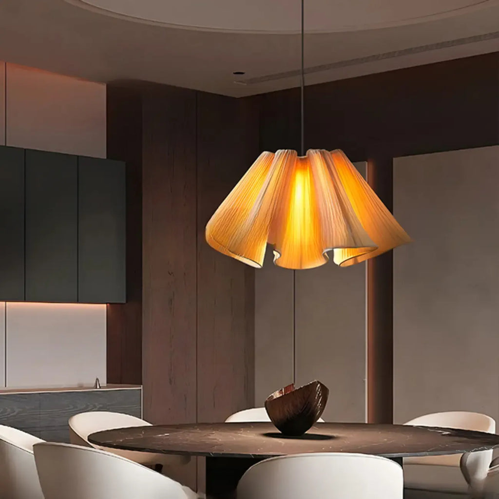 Suspension moderne en tissu beige plissé et réglable