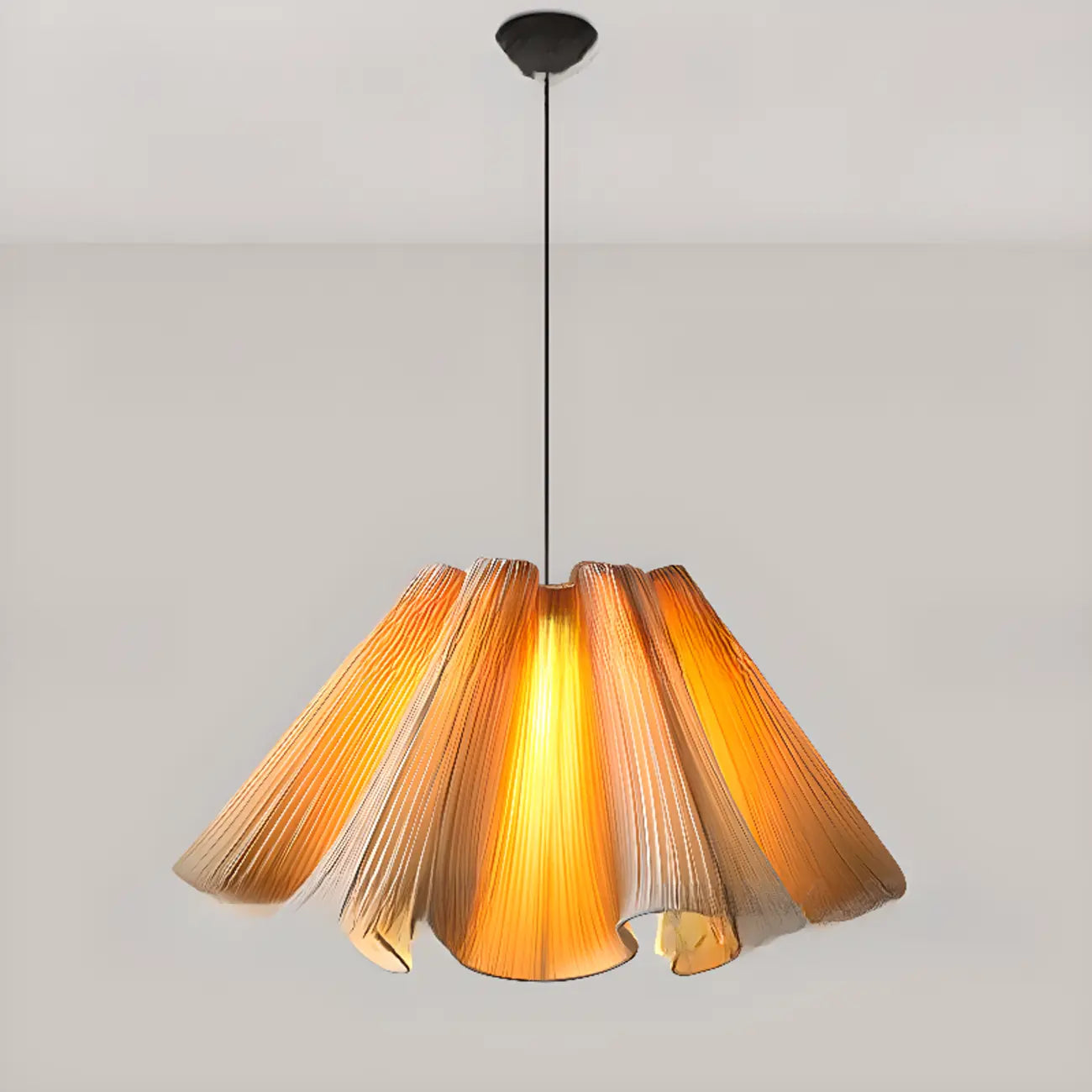 Suspension moderne en tissu beige plissé et réglable