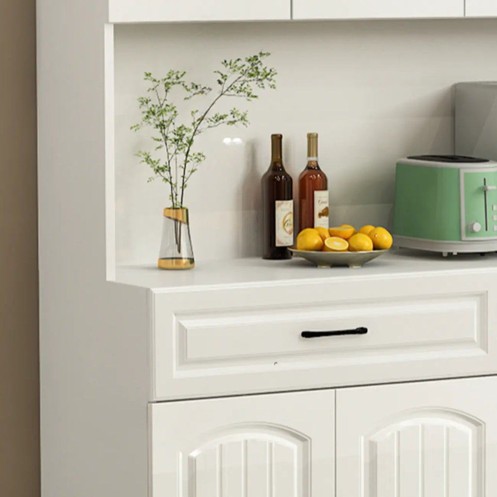 Buffet de cuisine en bois à plusieurs compartiments de rangement avec support pour micro-ondes