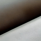 Chaise de salle à manger à dossier incurvé et assise en cuir noir