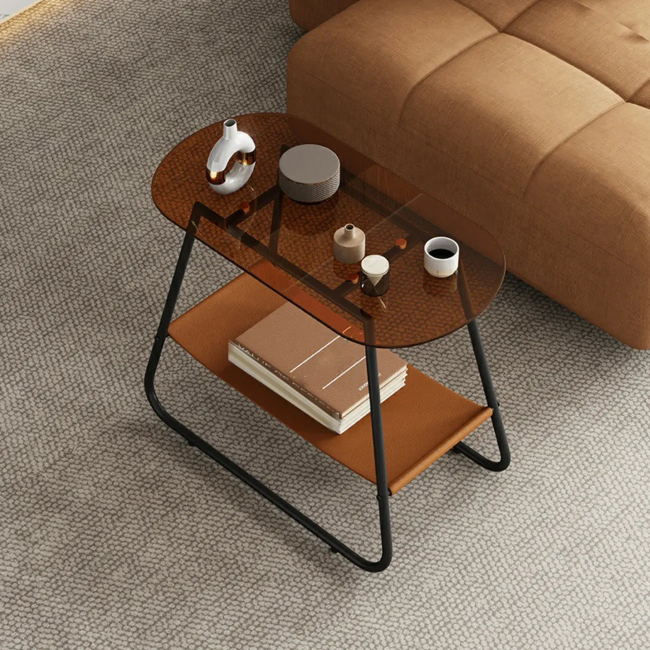 Table d'appoint ovale avec plateau en verre brun et structure en métal