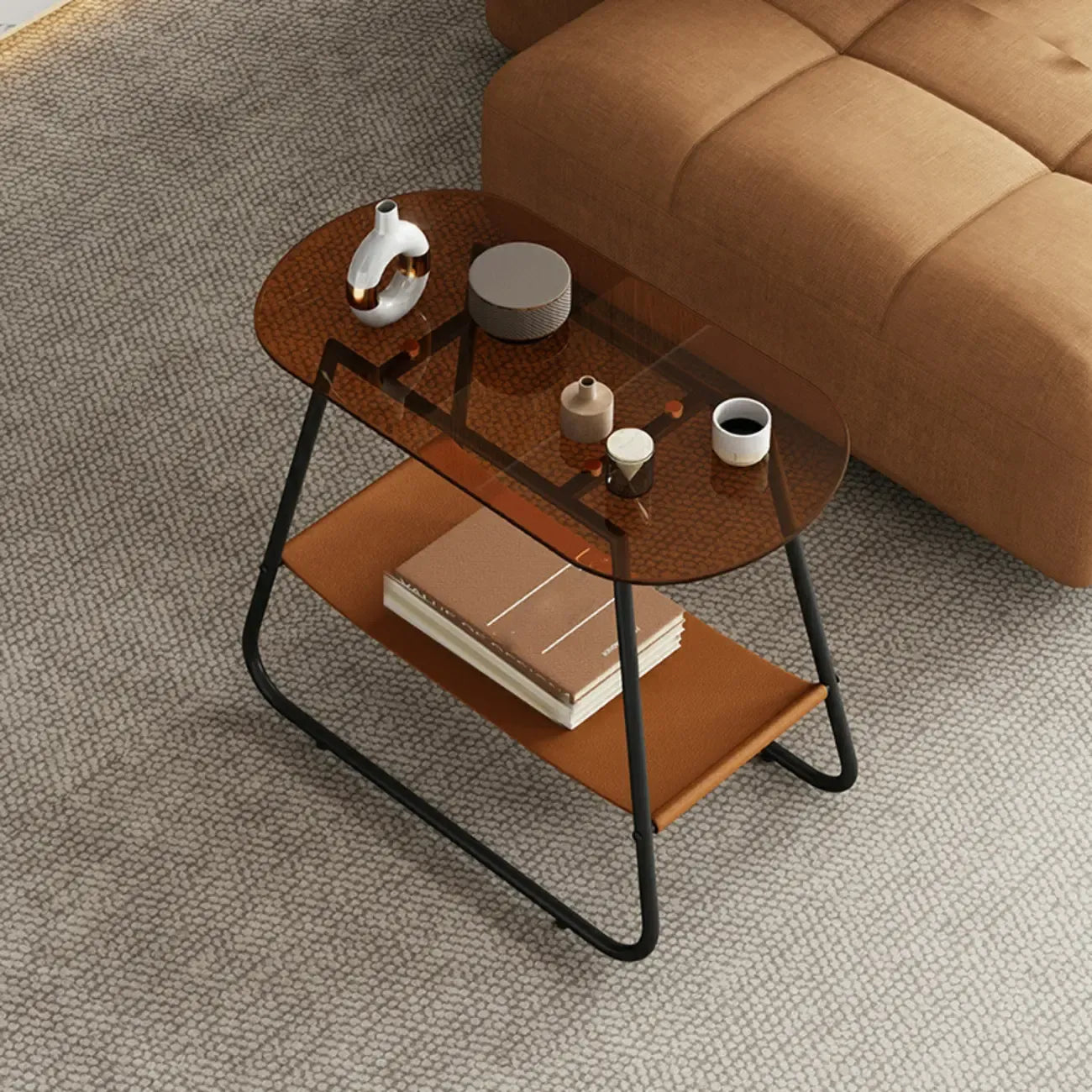 Table d'appoint ovale avec plateau en verre brun et structure en métal
