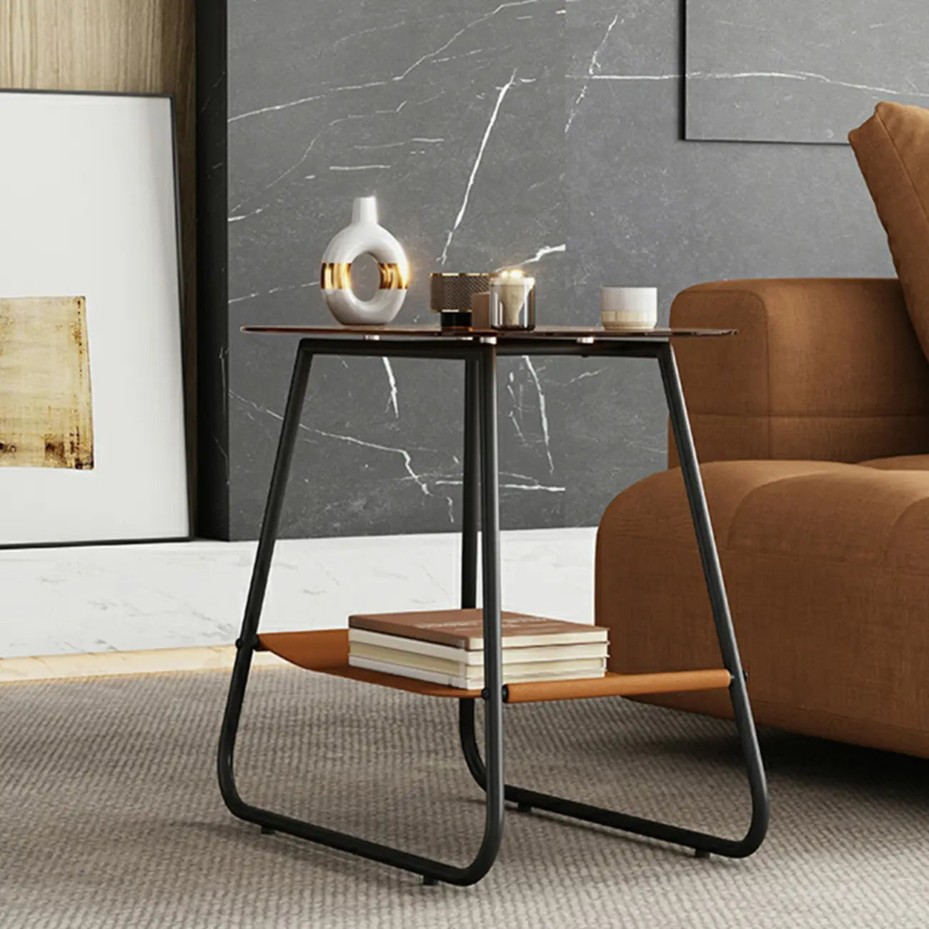 Table d'appoint ovale avec plateau en verre brun et structure en métal