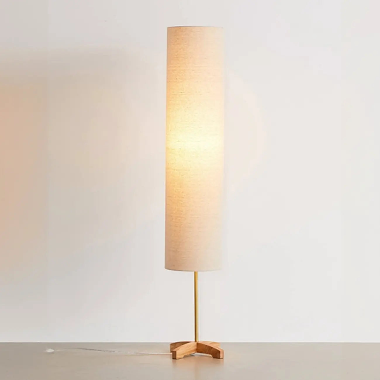 Lampadaire cylindrique en bois avec abat-jour en tissu pour chambre à coucher