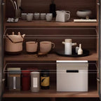 Buffet décontracté en bois brun avec portes vitrées