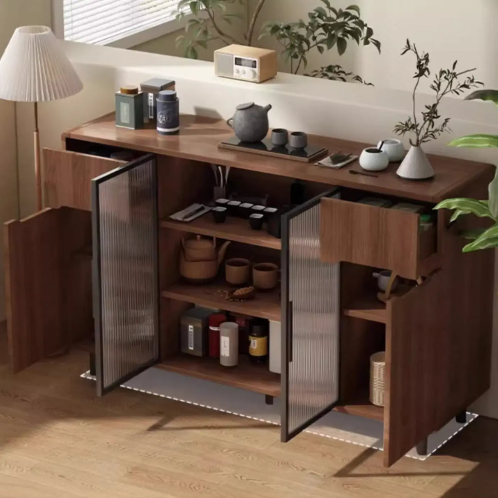 Buffet décontracté en bois brun avec portes vitrées
