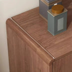 Buffet décontracté en bois brun avec portes vitrées