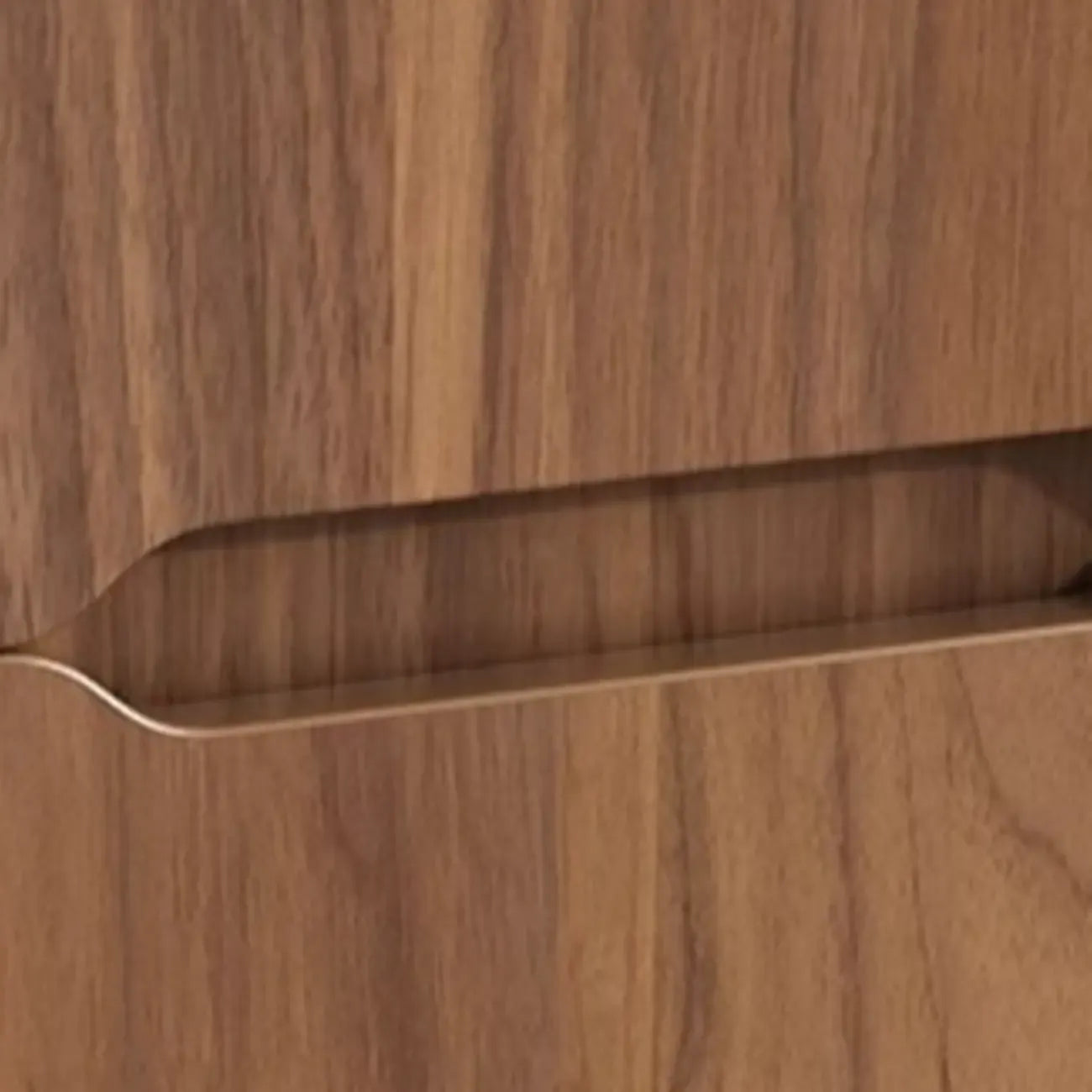 Buffet décontracté en bois brun avec portes vitrées