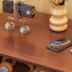 Table de chevet classique en bois brun noyer avec tiroir et étagère