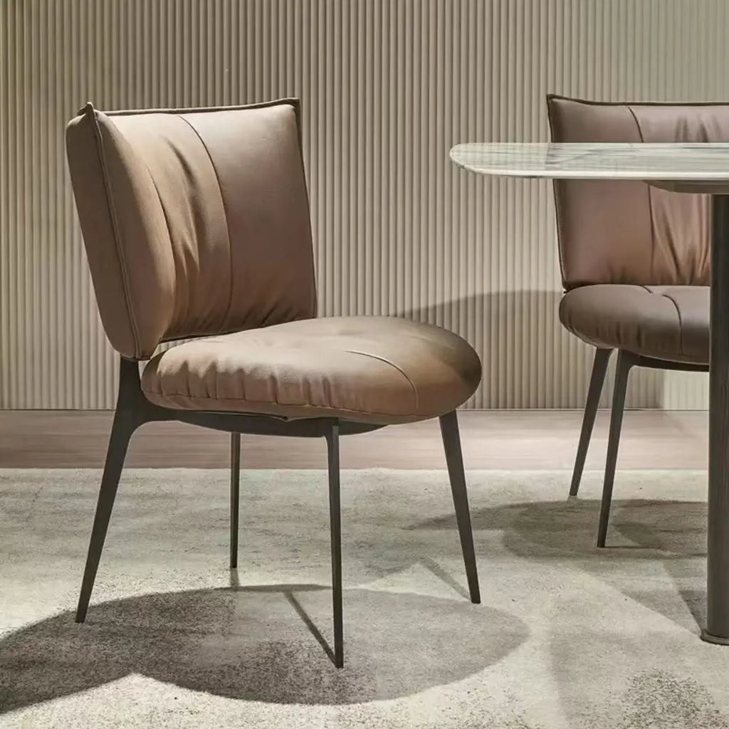 Chaise de salle à manger moderne en cuir à dossier bas avec pieds en métal