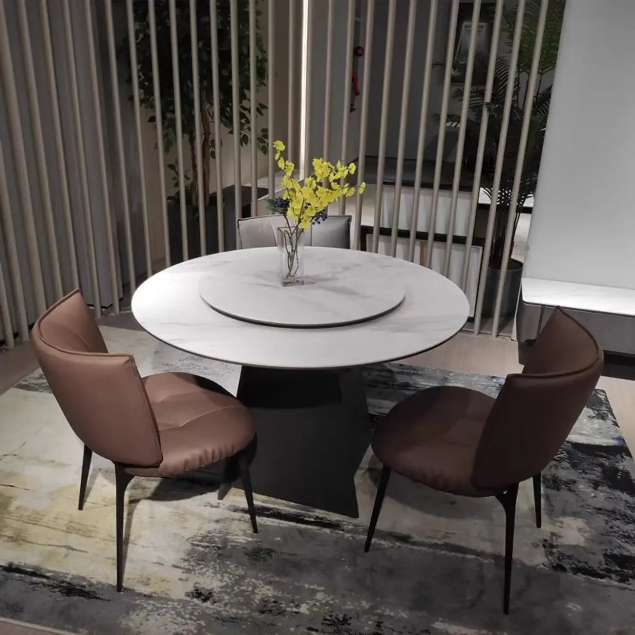 Chaise de salle à manger moderne en cuir à dossier bas avec pieds en métal