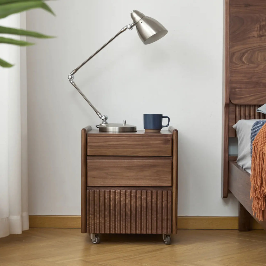 Table de chevet moderne à 3 tiroirs en bois massif marron