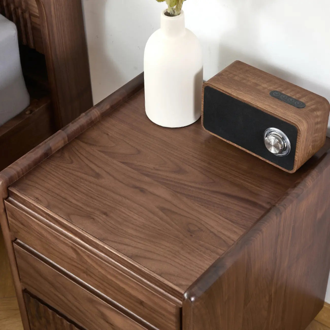 Table de chevet moderne à 3 tiroirs en bois massif marron