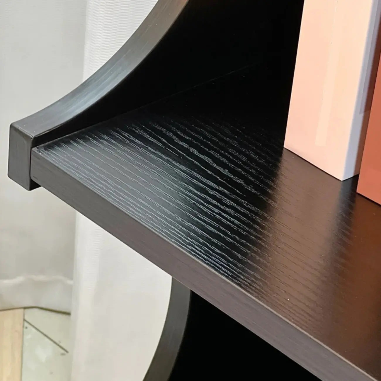 Bibliothèque modulaire moderne en bois noir à 2 niveaux en forme de cube
