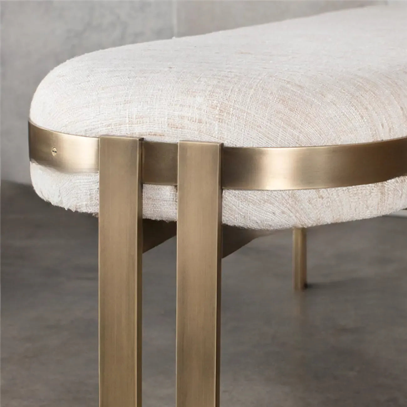 Banc d'entrée ovale en métal beige confortable