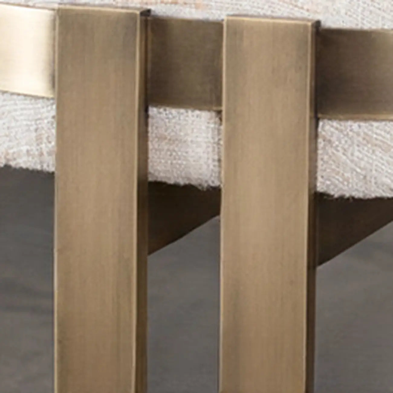 Banc d'entrée ovale en métal beige confortable