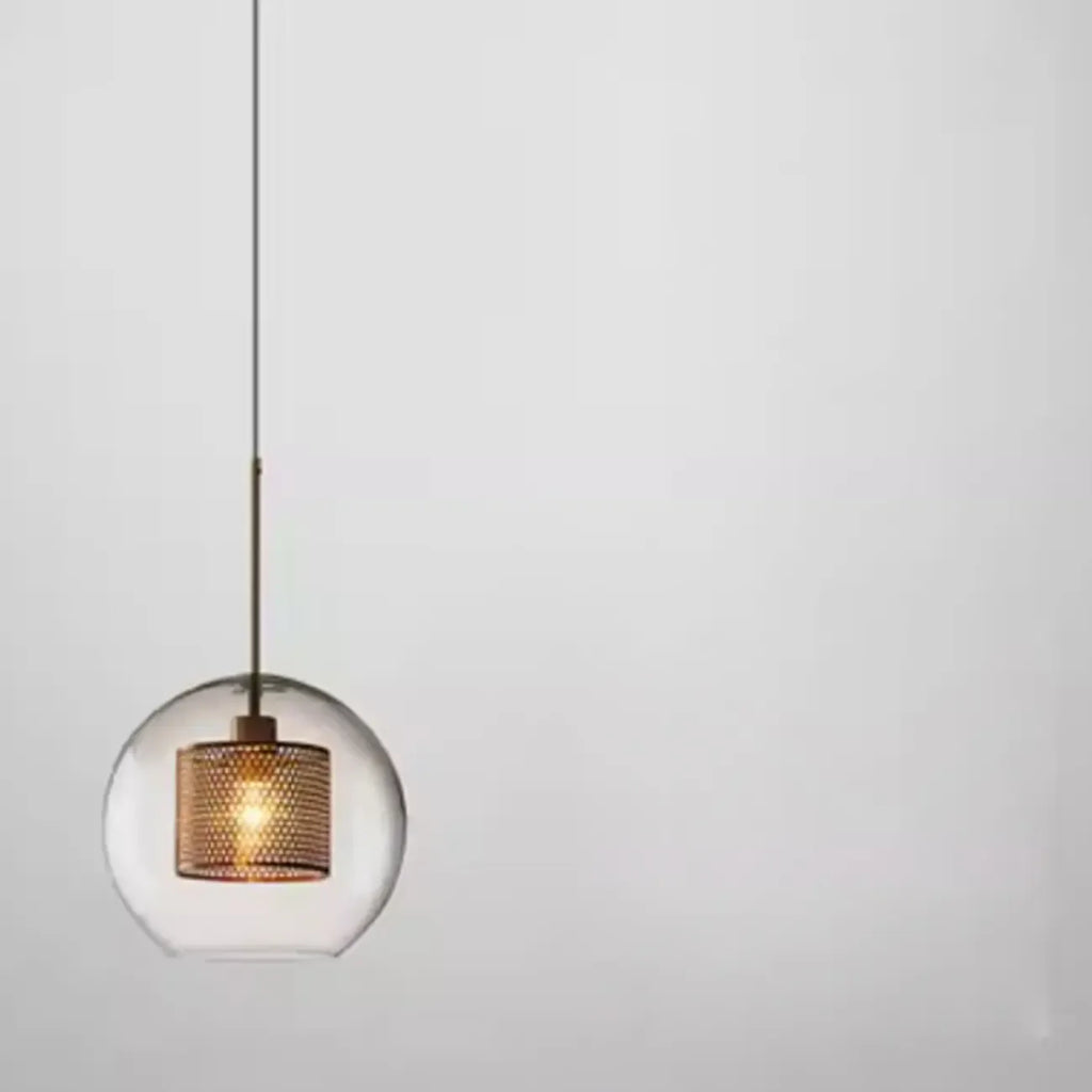 Suspension moderne en verre transparent pour îlot de cuisine, structure en métal.