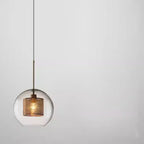Suspension moderne en verre transparent pour îlot de cuisine, structure en métal.