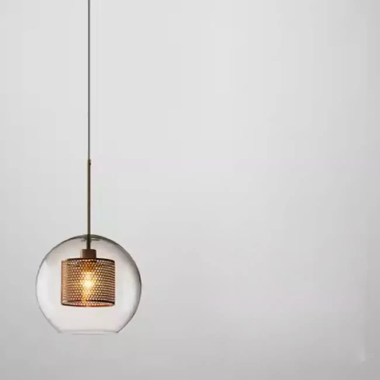 Suspension moderne en verre transparent pour îlot de cuisine, structure en métal.