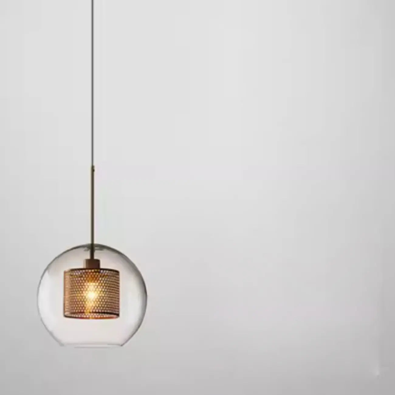 Suspension moderne en verre transparent pour îlot de cuisine, structure en métal.