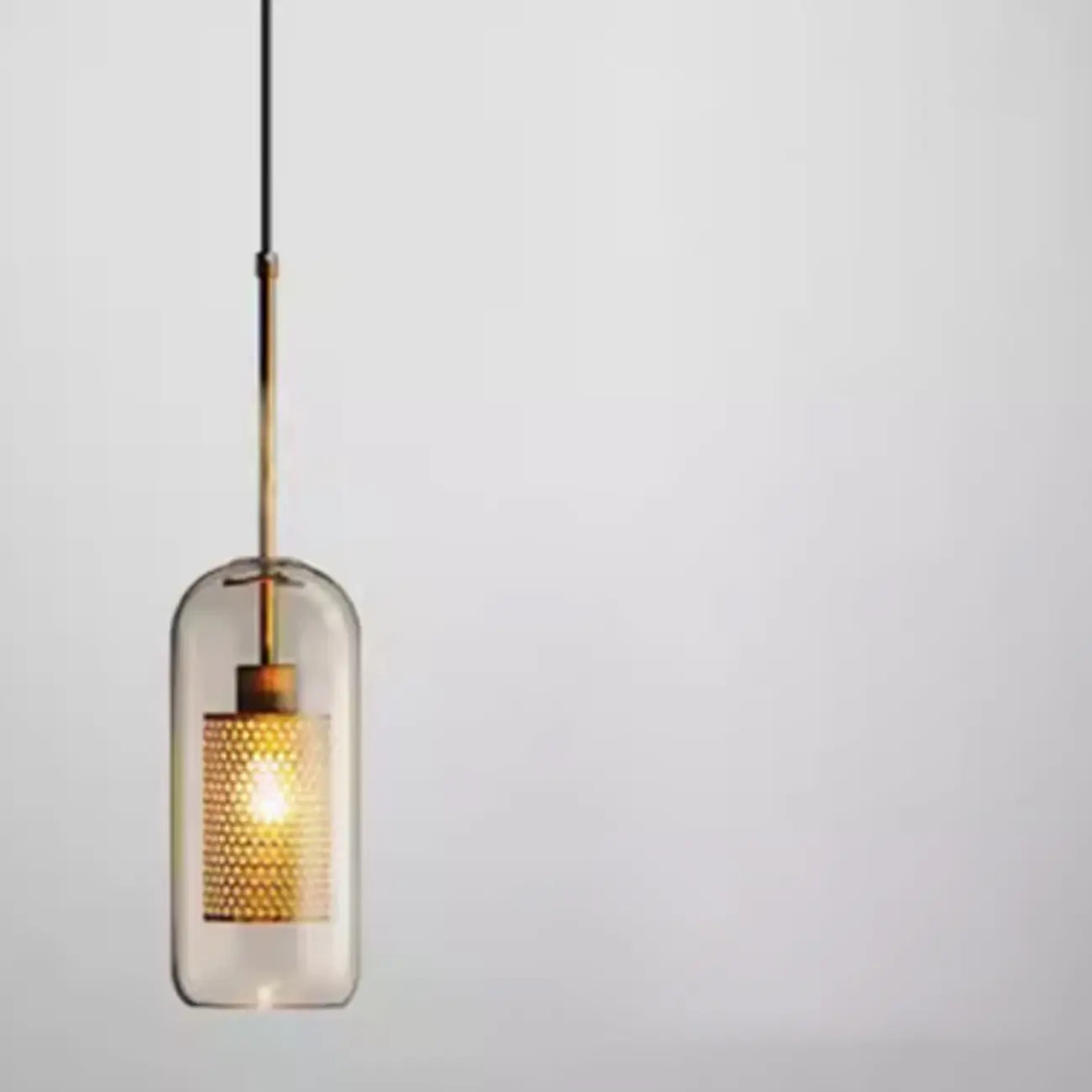Suspension moderne en verre transparent pour îlot de cuisine, structure en métal.
