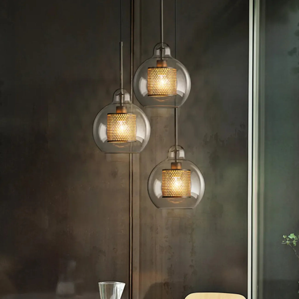 Suspension moderne en verre transparent pour îlot de cuisine, structure en métal.