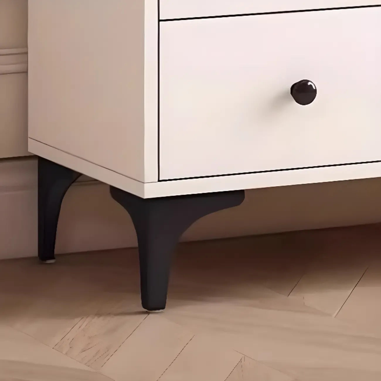 Buffet de cuisine avec étagères ouvertes en bois et porte vitrée cintrée